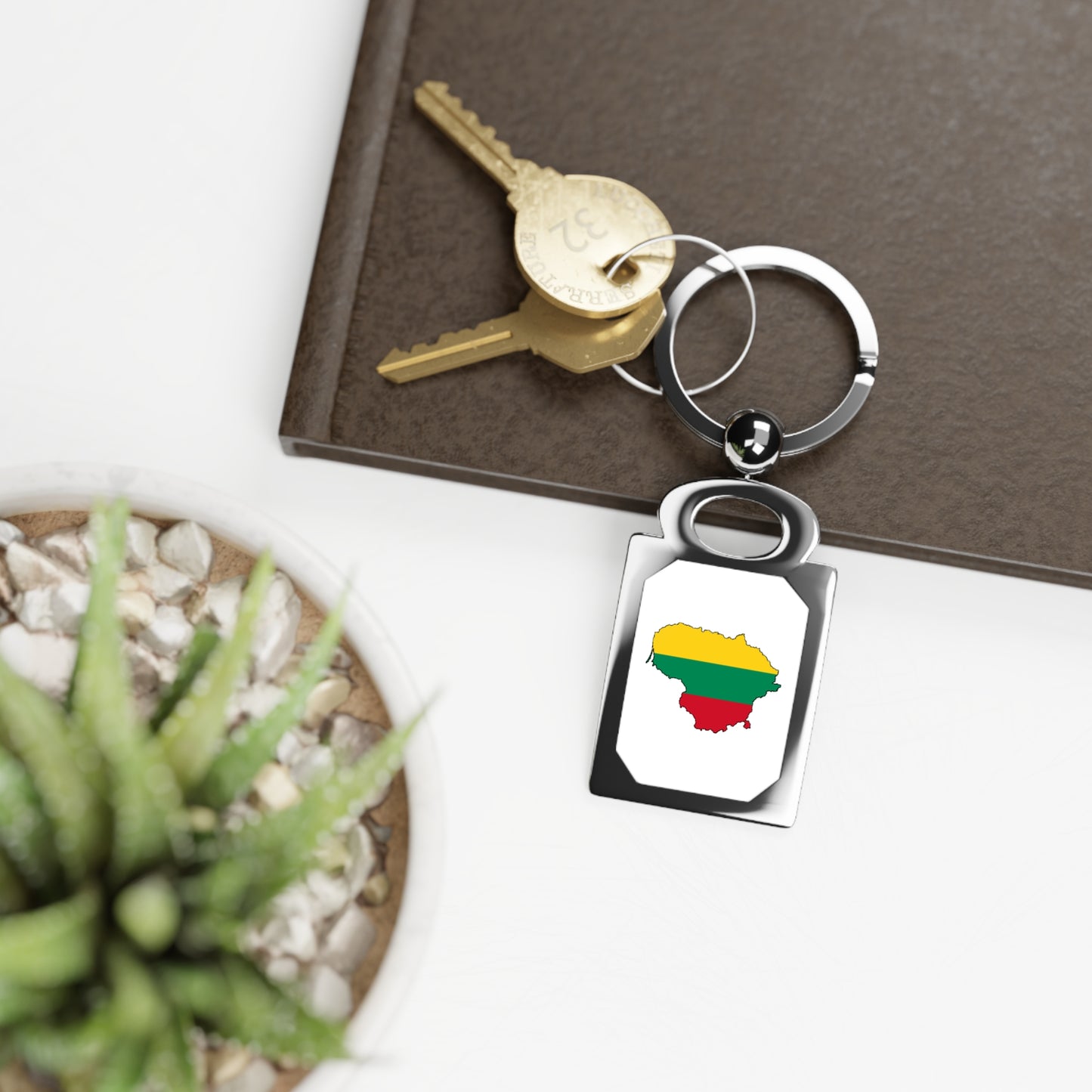 Personalized Rectangle Photo Keyring with Lithuania Flag Design - Perfect Gift for Travelers and Souvenir Lovers