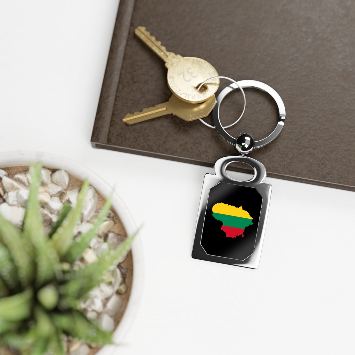 Rectangle Photo Keyring with Lithuanian Flag Design - Personalized Keychain for Travelers and Souvenir Lovers